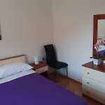 Ana *