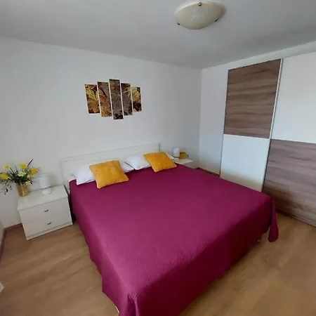 Ana Apartment *