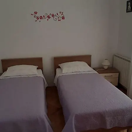Ana Apartment *